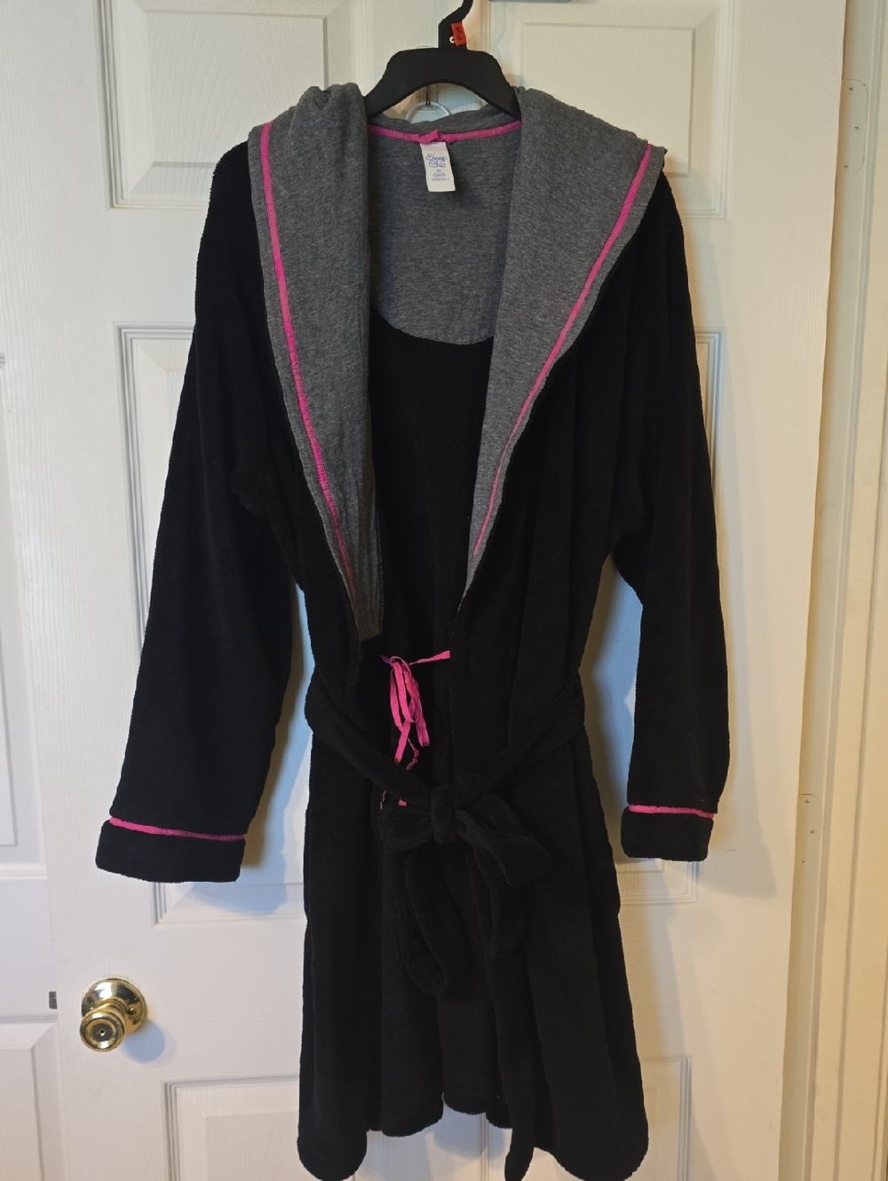GREAT CONDITION!!Women's Black Hooded Plush Robe with Pink Trim